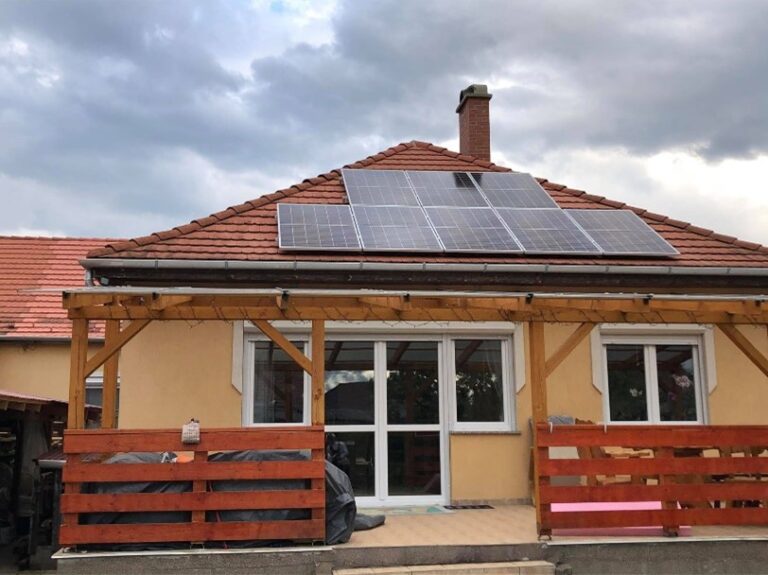 az ácsmunka, tetőre napelemet